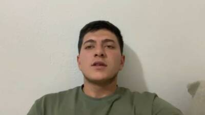 Sivas’ta sürü halinde dolaşan domuzlar, genç çiftçinin cep telefonu kamerasına