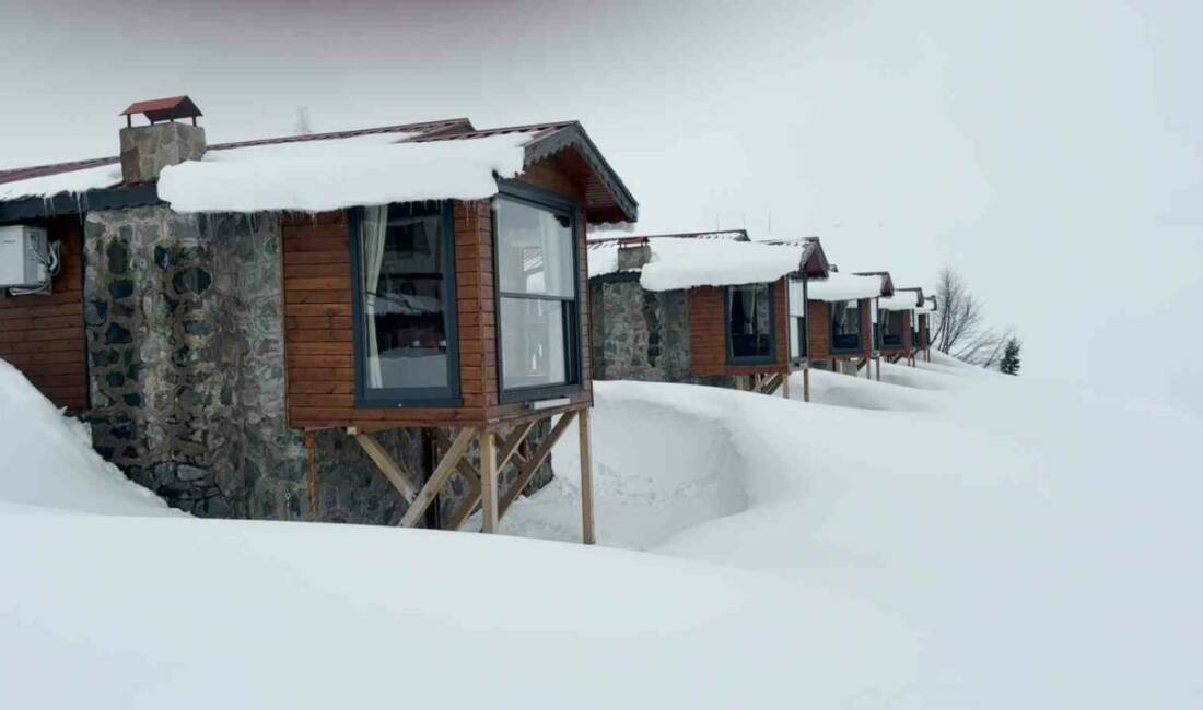 Rize’de nisan ayında yağan karla beyaza bürünen Handüzü Yaylası kendisine