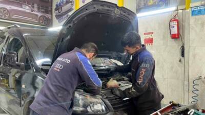 Eskişehir’de otomobil tamircisi Osman San, düzenli araç bakımının önemine dikkat
