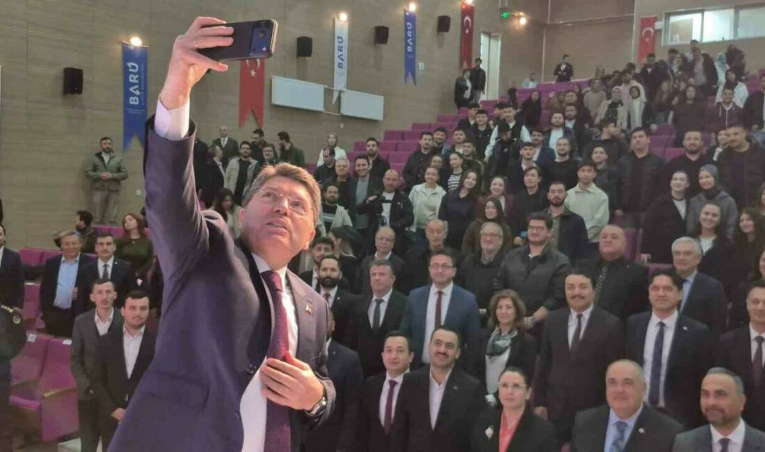 Bartın Üniversitesi’nde düzenlenen İhtisas Akademisi’nin ilk dersini veren Eski Adalet