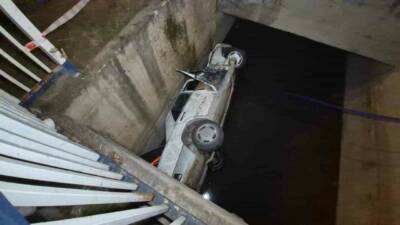 Eskişehir’de kontrolden çıkan otomobilin yaklaşık 5 metre yükseklikteki sulama kanalına