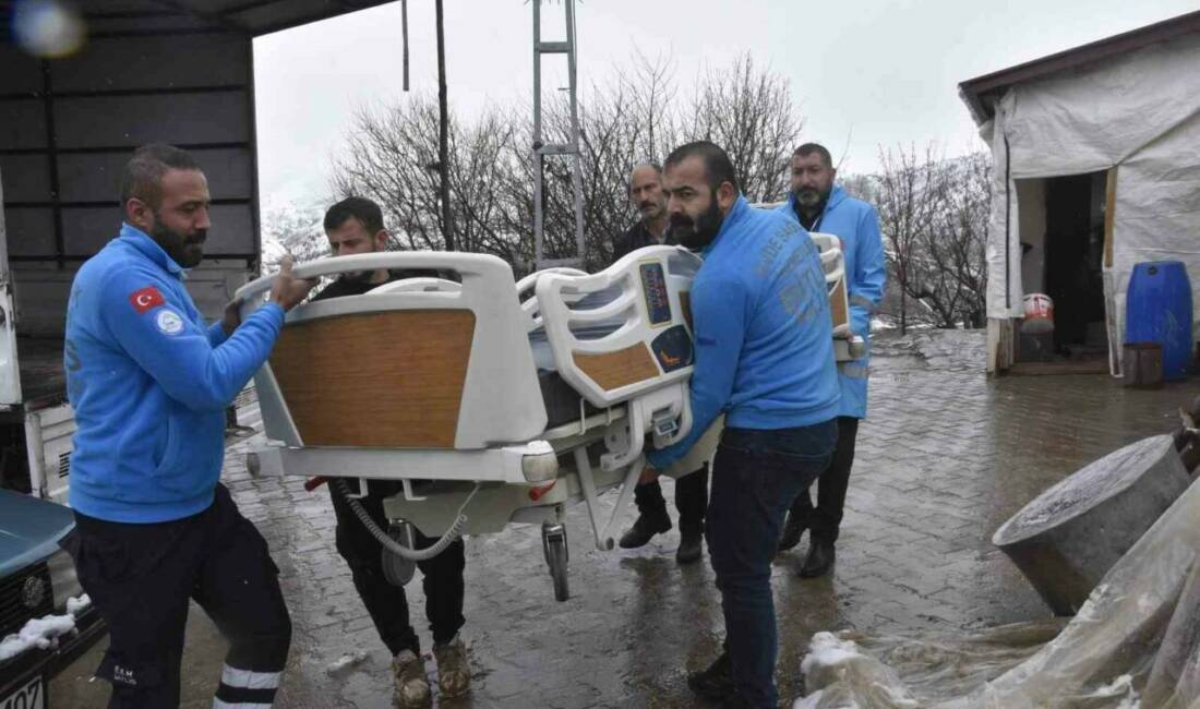 Bitlis merkeze bağlı Konuksayar köyünde yaşayan ve 7 yıldır kalça