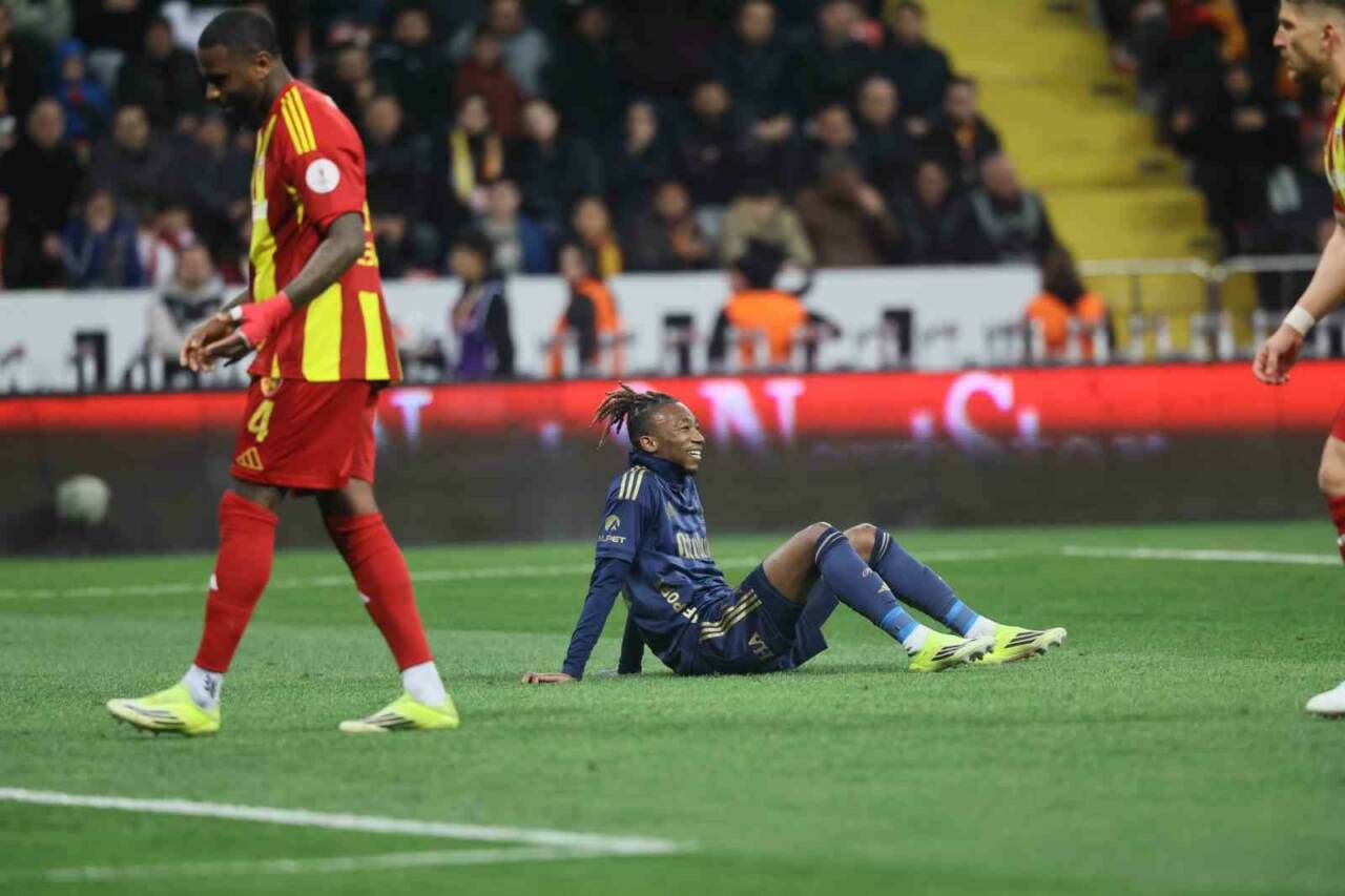 Trendyol Süper Lig’in 29. haftasında Fenerbahçe, deplasmanda Kayserispor’u 4-0’lık skorla