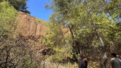 Muğla’nın Fethiye ilçesinde Kenan Zenginel (28) isimli şahıs uçurumdan düşerek