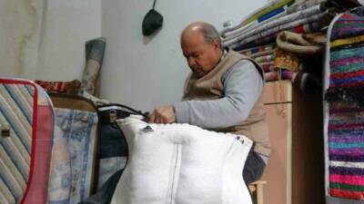 Gaziantep’te ağabeyi ile birlikte babasından öğrendiği semer, palan, heybe ve