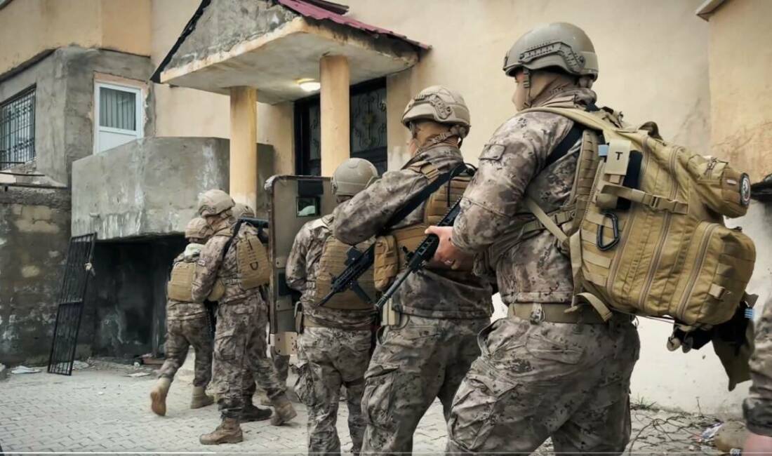 Hakkari’de polis ekiplerince, il merkezi ve Esendere bölgesinde rüşvet, nüfus