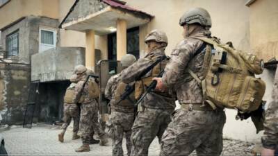 Hakkari’de polis ekiplerince, il merkezi ve Esendere bölgesinde rüşvet, nüfus