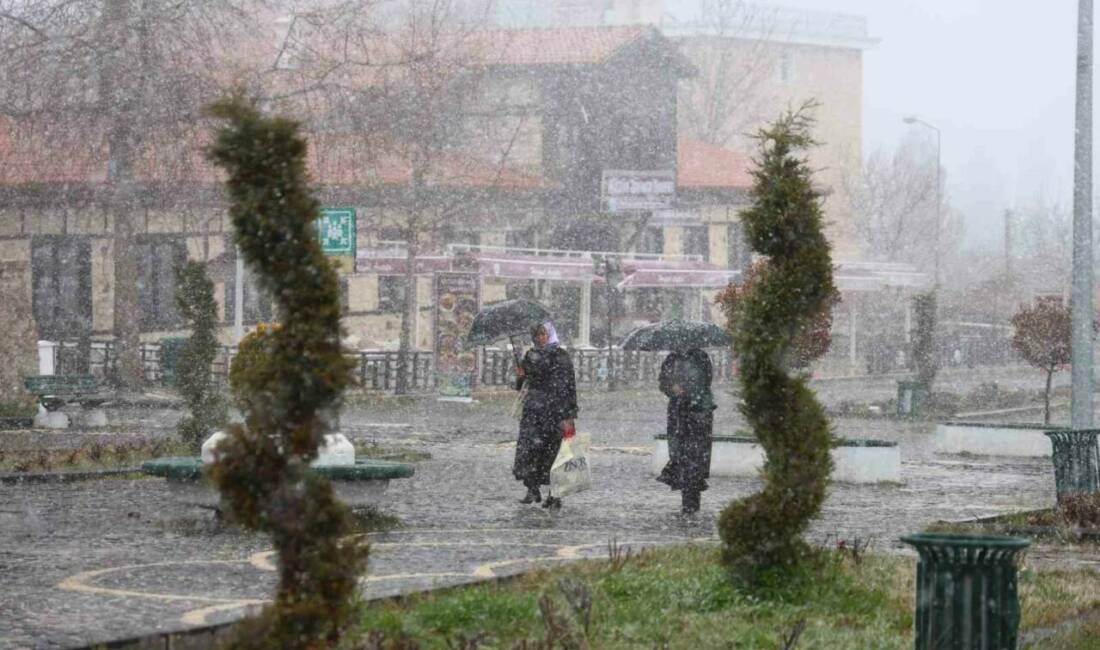 Elazığ’ın 4 bin yıllık tarihi Harput Mahallesi’nde etkisini artıran kar