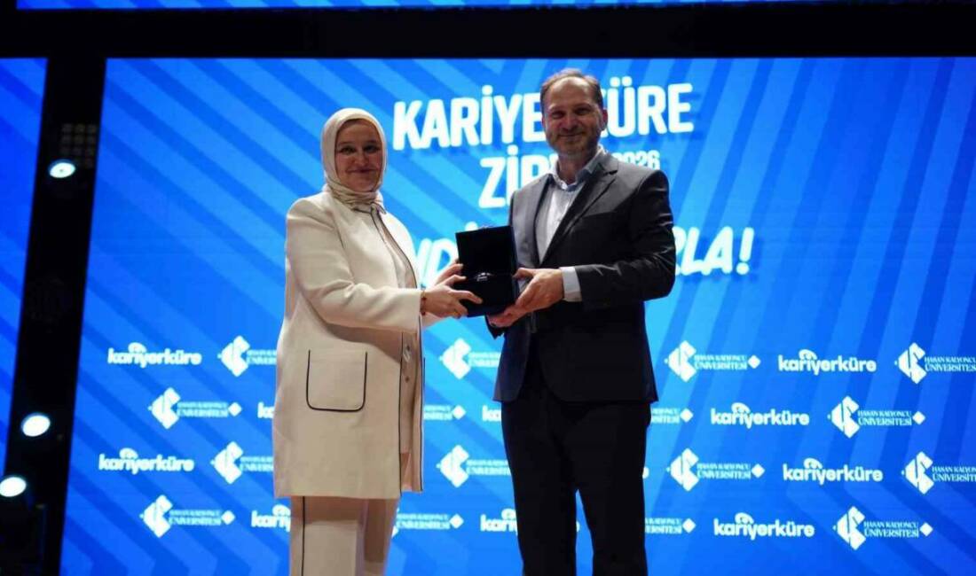 Gençlerin kariyer yolculuklarına yeni bir perspektif kazandırmayı hedefleyen Kariyerküre Zirve