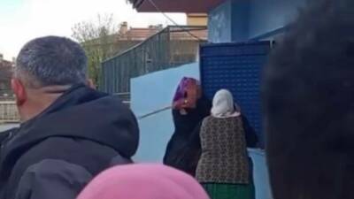 Iğdır’da Şehit Şevki Akgün Ortaokulu’nda okul çıkış saatinde bahçeye giren