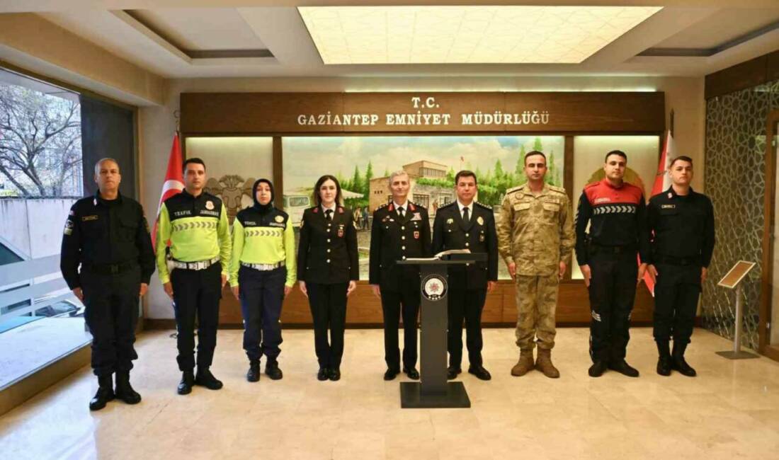 Gaziantep İl Jandarma Komutanı Tümgeneral Halil Şen ve beraberindeki heyet,