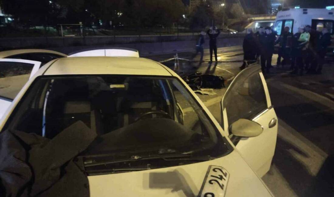 Kadıköy’de emniyet şeridinde durdurduğu otomobilinden yemek aldığı sırada arkadan gelen