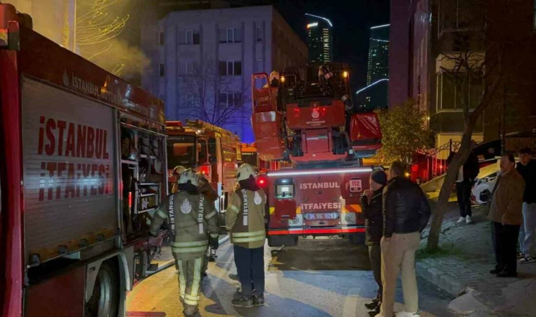 Kağıthane’de bulunan 5 katlı iş hanındaki tekstil atölyesinde yangın çıktı.