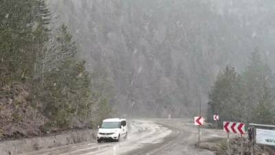 Karabük’ün yüksek kesimlerinde kar yağışı etkili oluyor. Hava sıcaklıklarının düştüğü