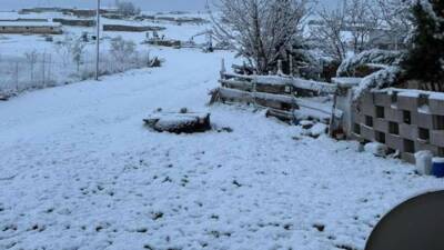 Konya’nın Karapınar ilçesinde gece saatlerinde başlayan kar yağışı, ilçe genelinde