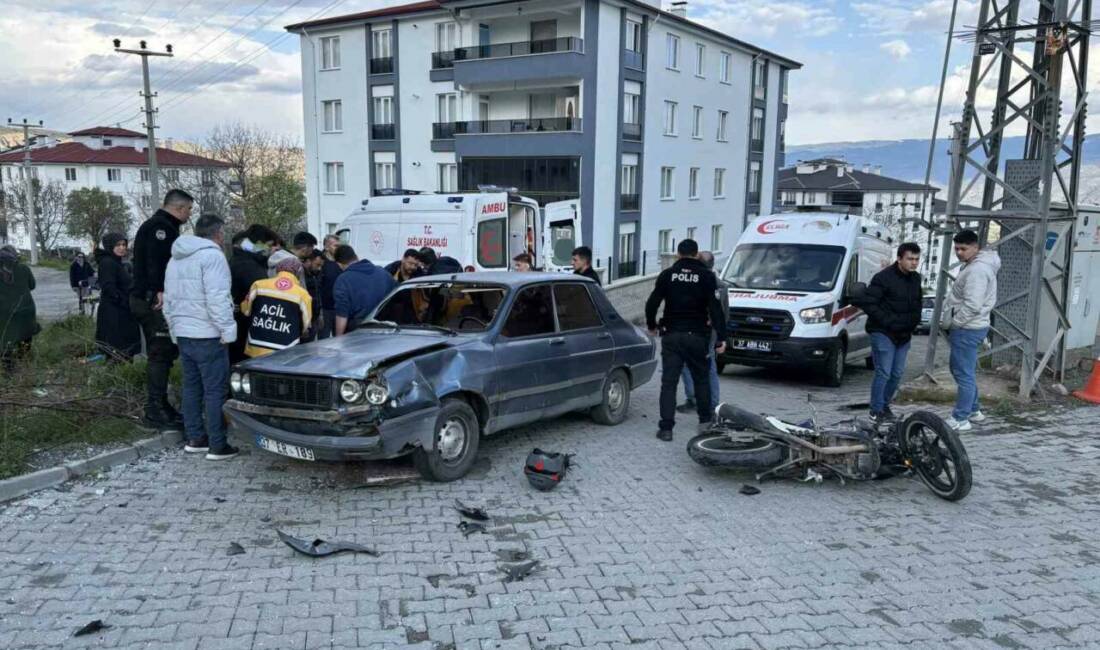 Kastamonu’nun Tosya ilçesinde motosiklet ile otomobilin çarpışması neticesinde 3 kişi