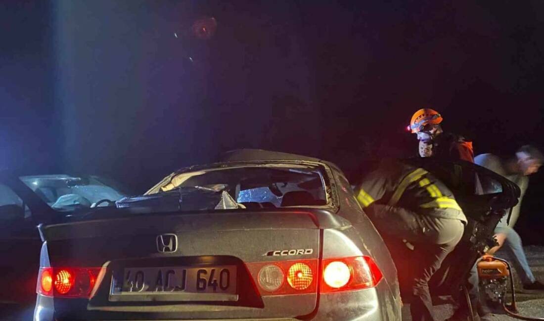 Kırşehir’de iki otomobilin kafa kafaya çarpıştığı kazada 6 kişi yaralandı.