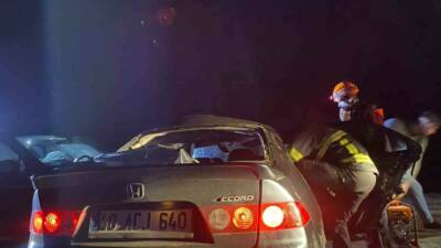 Kırşehir’de iki otomobilin kafa kafaya çarpıştığı kazada 6 kişi yaralandı.