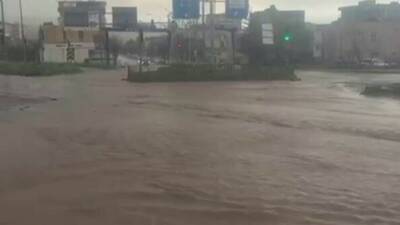 Siirt’in Kurtalan ilçesinde sabah saatlerinde etkili olan sağanak yağış, günlük