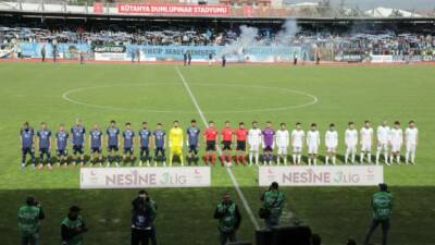 TFF 3. Lig 4. Grup’ta mücadele eden Kütahyaspor, sahasında Bornovaspor’u