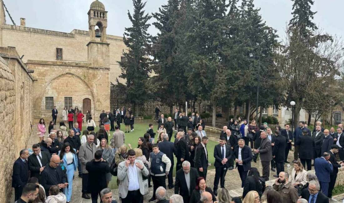 Mardin’de yaşayan Süryaniler, Paskalya Bayramını Kırklar Kilisesi’nde gerçekleştirilen ayinle kutladı.