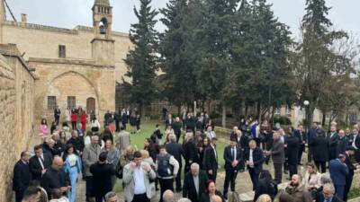 Mardin’de yaşayan Süryaniler, Paskalya Bayramını Kırklar Kilisesi’nde gerçekleştirilen ayinle kutladı.