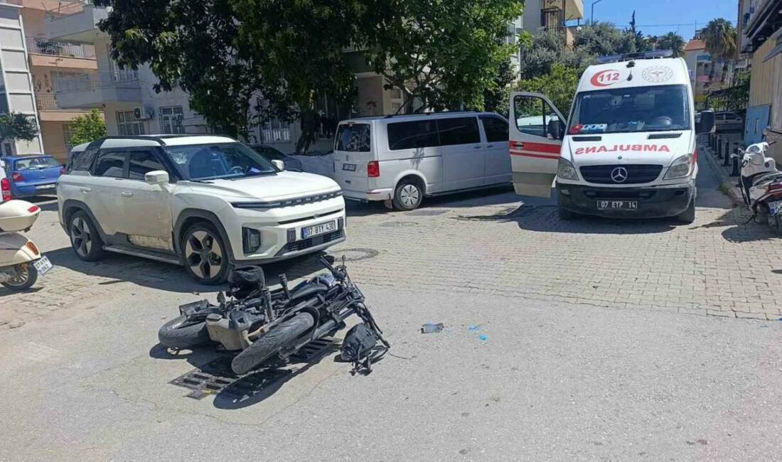 Antalya’nın Manavgat ilçesinde motosikletin otomobile yandan çarpması sonucu meydana gelen