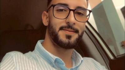 Düzce’nin Gölyaka ilçesinde kaza yapan motosikletli genç, sağlık ekiplerinin yaklaşık