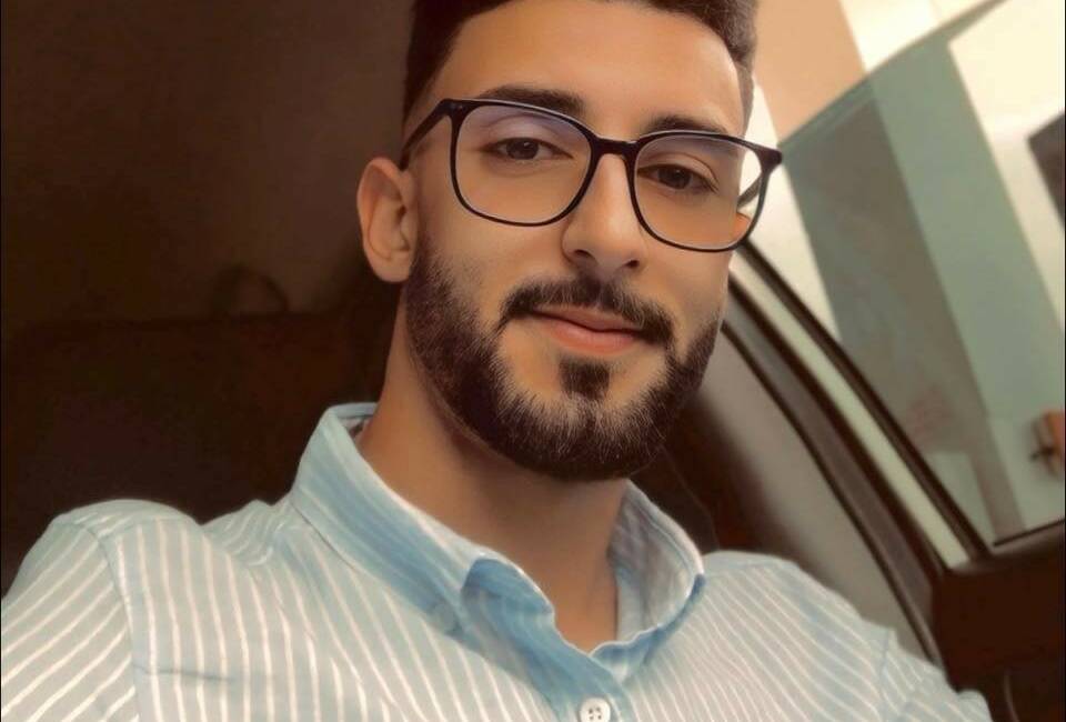 Düzce’nin Gölyaka ilçesinde kaza yapan motosikletli genç, sağlık ekiplerinin yaklaşık