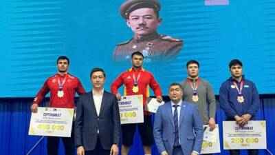 Taimbet Komekbaev Anısına Uluslararası Turnuva’da grekoromen stil 97 kiloda mindere