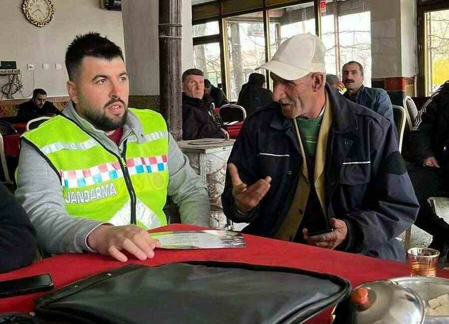 Muş’ta jandarma ekipleri, Sungu beldesinde vatandaşlara yönelik siber suçlar konusunda