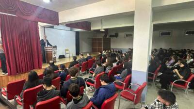 Eskişehir’de düzenlenen ’Namaz Ağacı’ yarışmasında dereceye giren 10 kız ve