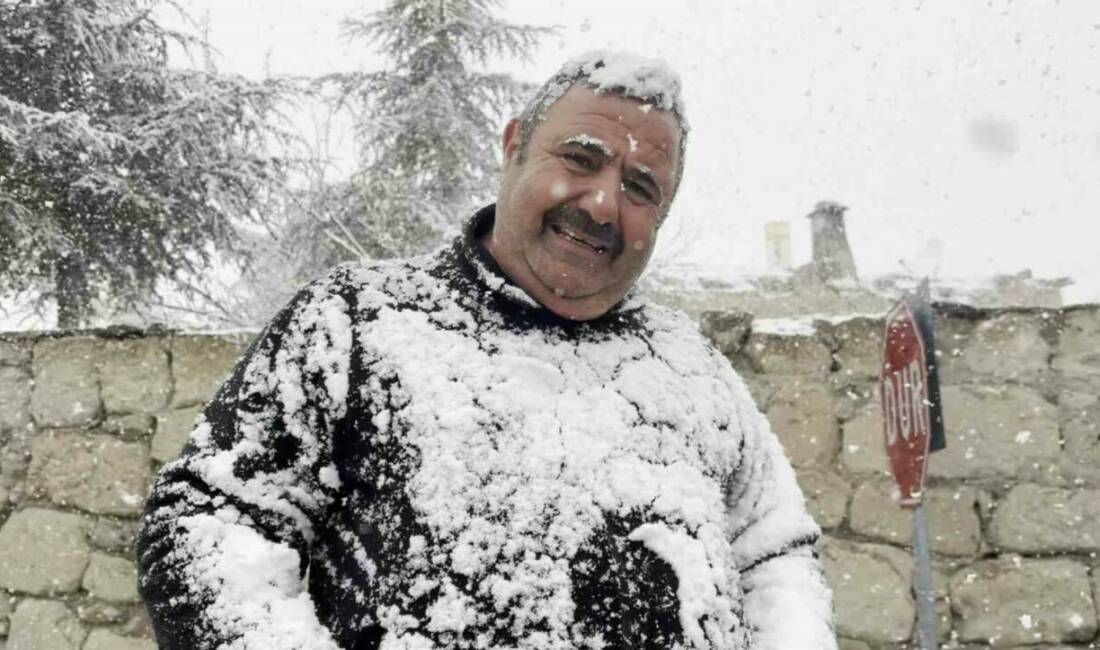 Nisan ayının ortasında herkesi şaşırtan kar yağışı Aksaray’da belirli aralıklarla