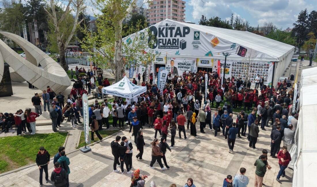 Osmaniye’de bu yıl 8’incisi düzenlenen Kitap Fuarı, ziyaretçilerine kapılarını açtı.