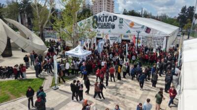 Osmaniye’de bu yıl 8’incisi düzenlenen Kitap Fuarı, ziyaretçilerine kapılarını açtı.