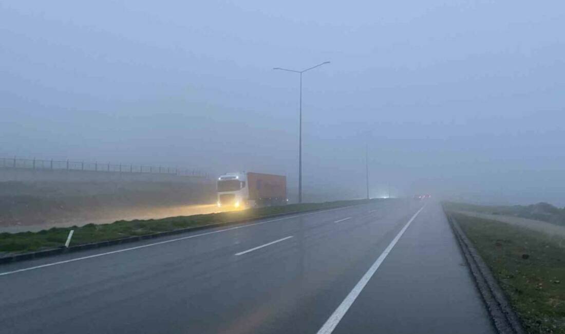 Iğdır-Doğubayazıt karayolunun 18. kilometresinde bulunan Pamuk Geçidi’nde etkili olan yoğun
