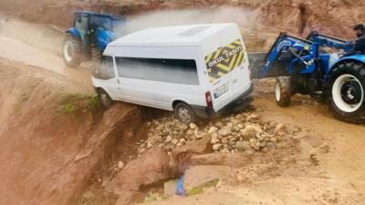 Siirt’te etkili olan yağışlar hayatı olumsuz etkiledi. Kentte merkezi etkisini