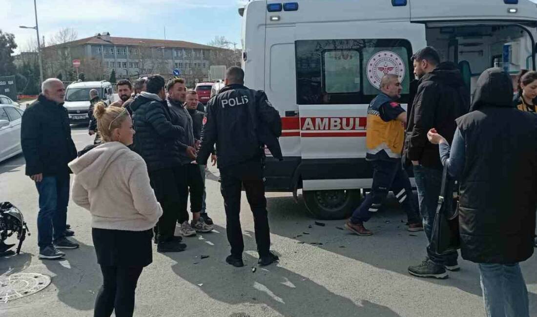 Silivri’de trafik ışıklarını ihlal ettiği iddia edilen otomobil sürücüsü, motosikletle