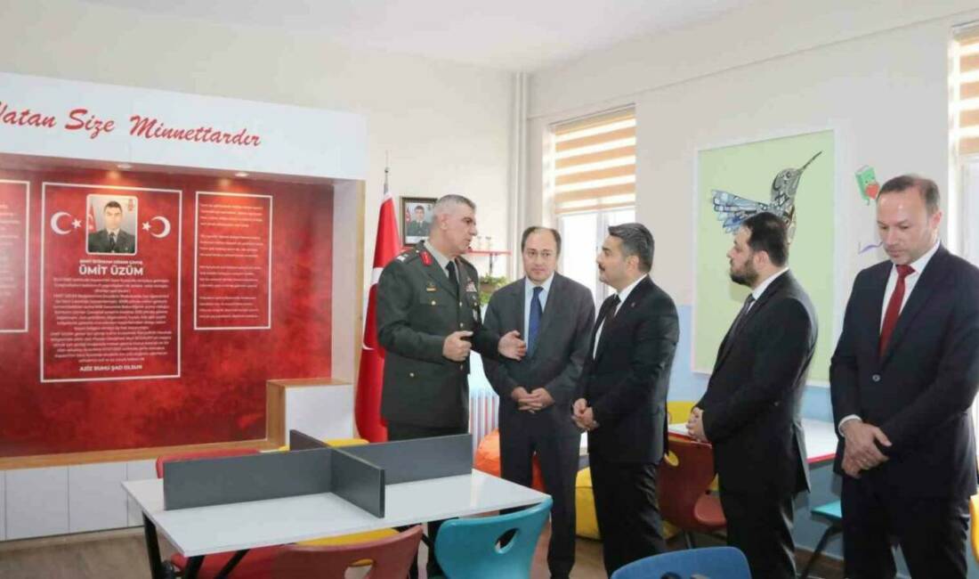 Sivas Kadıburhaneddin İmam Hatip Ortaokulunda, “Unutulmayan Kahramanlar Şehit Kütüphaneleri Projesi”