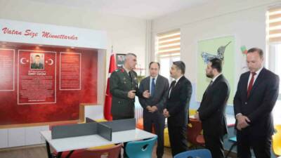 Sivas Kadıburhaneddin İmam Hatip Ortaokulunda, “Unutulmayan Kahramanlar Şehit Kütüphaneleri Projesi”