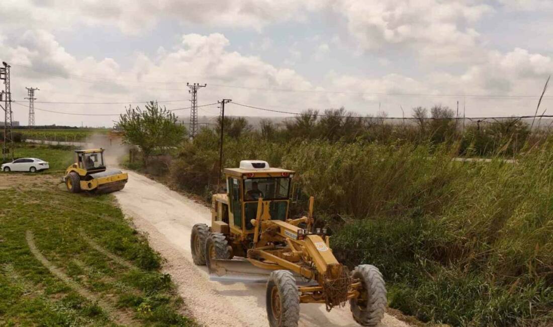 Mersin’in Tarsus Belediyesi, yoğun yağışlar nedeniyle bozulan yollarda bakım ve