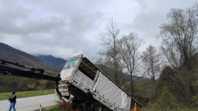 Tokat’ın Reşadiye ilçesinde meydana gelen trafik kazasında 3 kişi yaralandı,