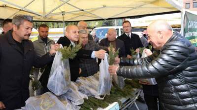 Kırıkkale’de ücretsiz dağıtılan 20 bin çam fidanı kısa sürede tükendi.