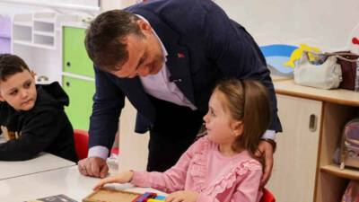 Bilecik Valisi Faik Oktay Sözer, Bahçelievler Anaokulu’nda öğrenciler ile bir