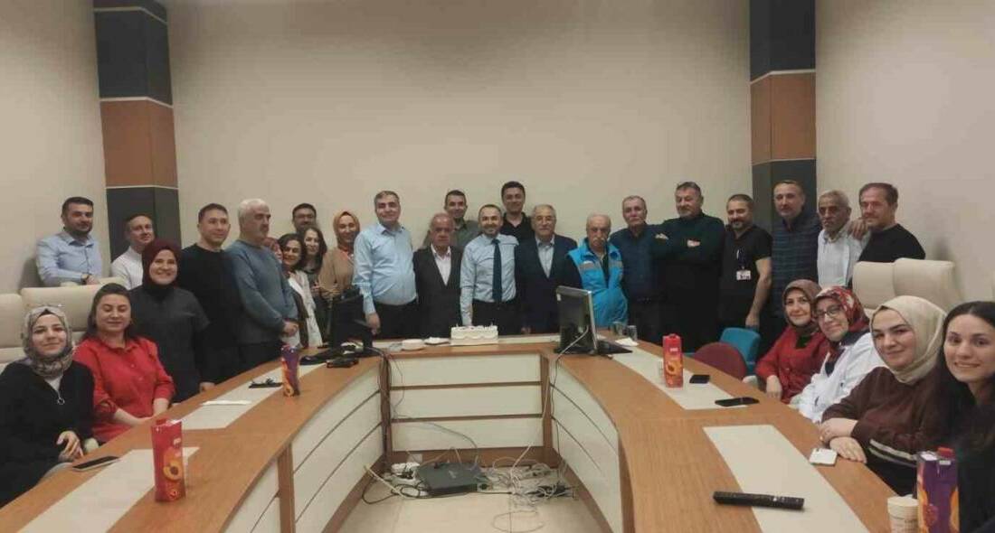 Samsun’un Vezirköprü ilçesinde bulunan Vezirköprü Devlet Hastanesi’nde emekliliğe ayrılan sağlık