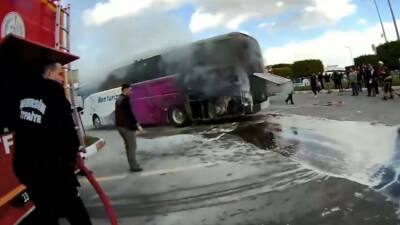 Mersin’de terminaldeki bir yolcu otobüsünde çıkan yangın itfaiye ekiplerinin zamanında