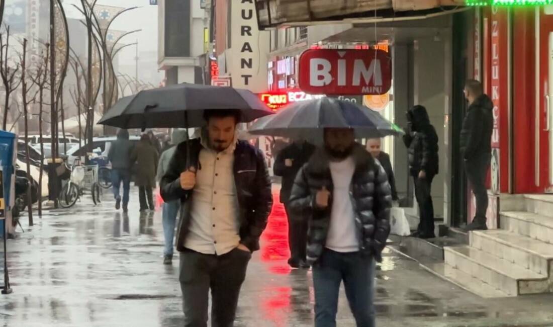 HAKKARİ (İHA) – Hakkari’nin Yüksekova ilçesinde etkili olan sağanak, günlük